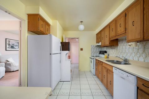 Photo 18 at 222 Centre Street W, Mill Pond, Richmond Hill