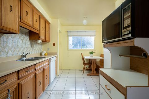 Photo 20 at 222 Centre Street W, Mill Pond, Richmond Hill