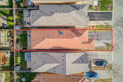 Photo 3 at 28 Catalpa Crescent, Patterson, Vaughan