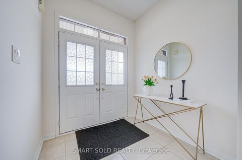 Photo 4 at 28 Catalpa Crescent, Patterson, Vaughan