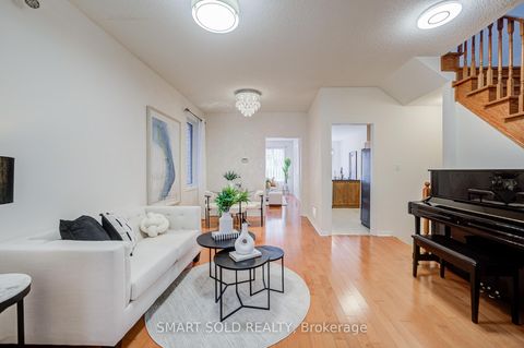 Photo 7 at 28 Catalpa Crescent, Patterson, Vaughan