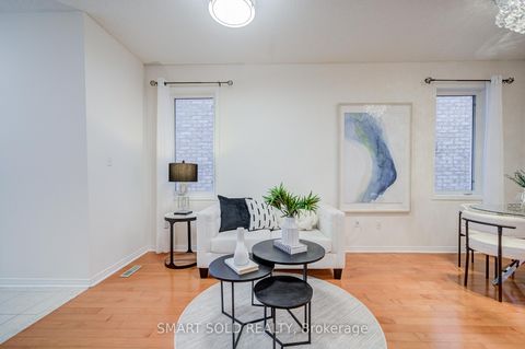 Photo 8 at 28 Catalpa Crescent, Patterson, Vaughan