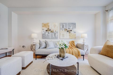 Photo 11 at 28 Catalpa Crescent, Patterson, Vaughan