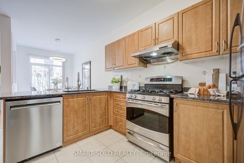 Photo 18 at 28 Catalpa Crescent, Patterson, Vaughan