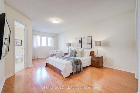 Photo 20 at 28 Catalpa Crescent, Patterson, Vaughan