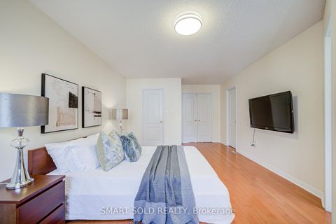 Photo 22 at 28 Catalpa Crescent, Patterson, Vaughan