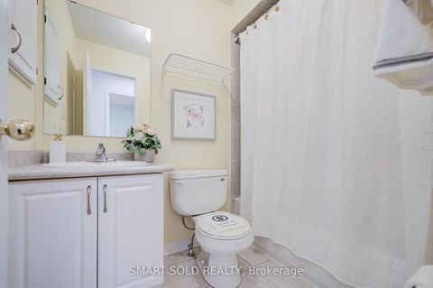 Photo 31 at 28 Catalpa Crescent, Patterson, Vaughan