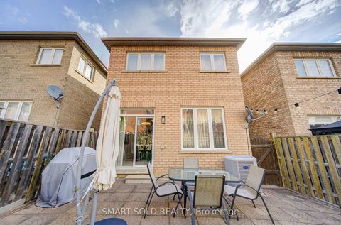 Photo 33 at 28 Catalpa Crescent, Patterson, Vaughan