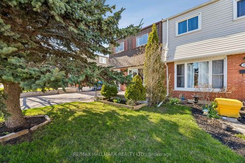 Photo 1 at 157 Barkley Crescent, Vanier, Oshawa