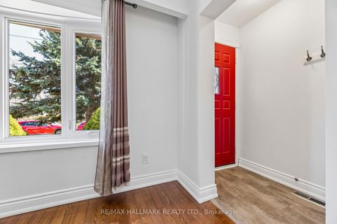 Photo 3 at 157 Barkley Crescent, Vanier, Oshawa