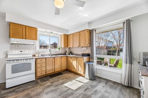 Photo 12 at 157 Barkley Crescent, Vanier, Oshawa