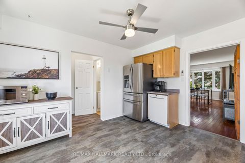 Photo 13 at 157 Barkley Crescent, Vanier, Oshawa