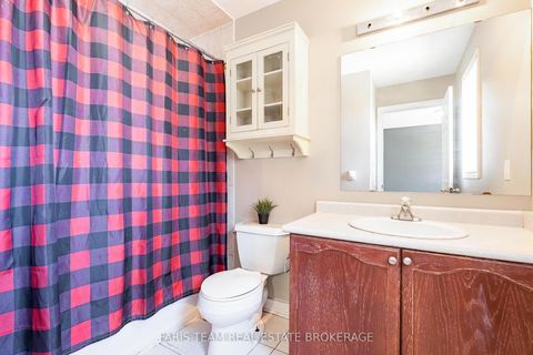 Photo 14 at 203 Thrushwood Drive, 400 West, Barrie