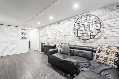 Photo 18 at 203 Thrushwood Drive, 400 West, Barrie