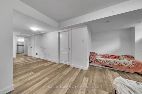 Photo 49 at 46 William Duncan Road, CFB, Toronto
