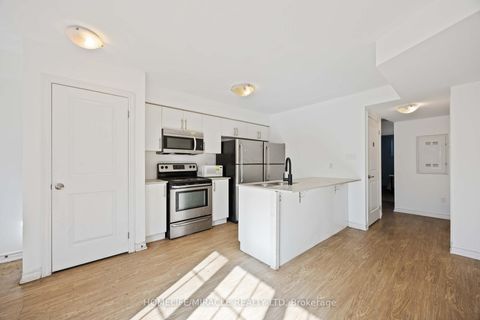 Photo 9 at 11 - 244 Penetanguishene Road, Georgian Drive, Barrie