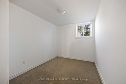 Photo 16 at 11 - 244 Penetanguishene Road, Georgian Drive, Barrie