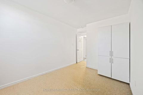 Photo 17 at 11 - 244 Penetanguishene Road, Georgian Drive, Barrie