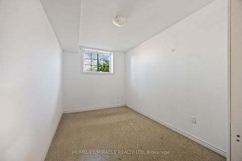 Photo 21 at 11 - 244 Penetanguishene Road, Georgian Drive, Barrie