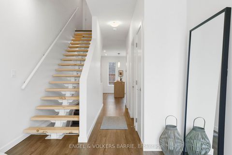 Photo 2 at 142 Athabaska Road, Holly, Barrie