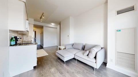 Photo 11 at 228 - 7900 Bathurst Street, Beverley Glen, Vaughan