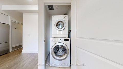 Photo 17 at 228 - 7900 Bathurst Street, Beverley Glen, Vaughan