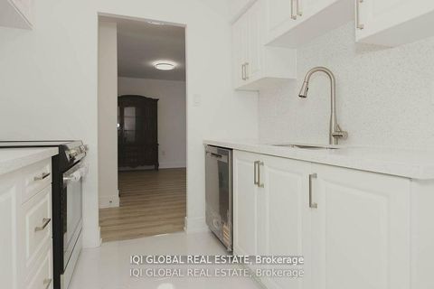 Photo 3 at 1202 - 390 Dixon Road S, The Westway, Toronto