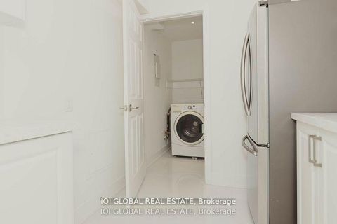 Photo 4 at 1202 - 390 Dixon Road S, The Westway, Toronto