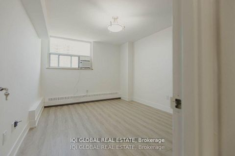 Photo 7 at 1202 - 390 Dixon Road S, The Westway, Toronto
