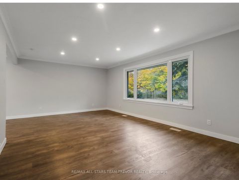 Photo 2 at 58 Queen Street, Sutton & Jackson's Point, Georgina