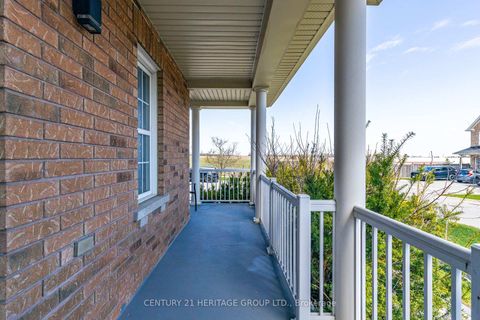 Photo 2 at 117 Four Seasons Crescent, Woodland Hill, Newmarket