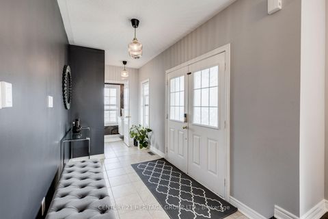 Photo 4 at 117 Four Seasons Crescent, Woodland Hill, Newmarket