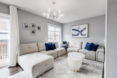 Photo 14 at 117 Four Seasons Crescent, Woodland Hill, Newmarket