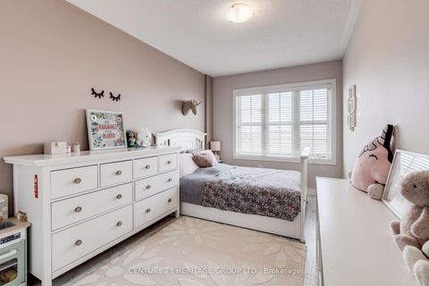 Photo 16 at 117 Four Seasons Crescent, Woodland Hill, Newmarket