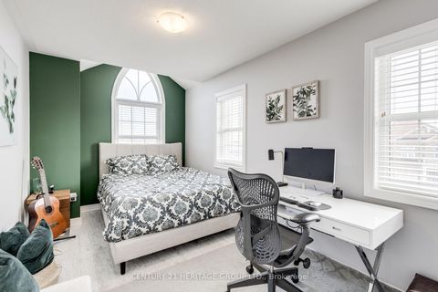 Photo 17 at 117 Four Seasons Crescent, Woodland Hill, Newmarket