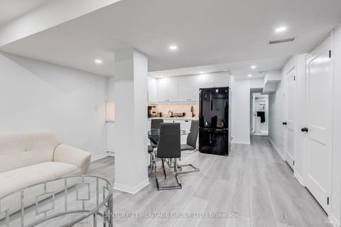 Photo 23 at 117 Four Seasons Crescent, Woodland Hill, Newmarket