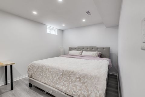 Photo 25 at 117 Four Seasons Crescent, Woodland Hill, Newmarket