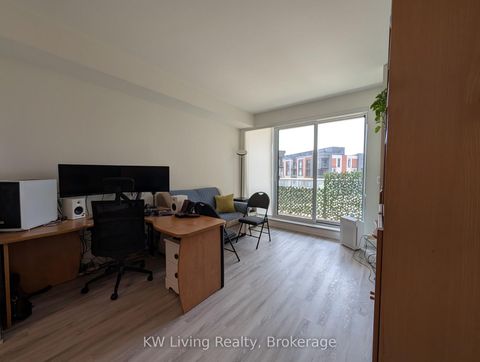 Photo 4 at 218 - 6 David Eyer Road, Rural Richmond Hill, Richmond Hill