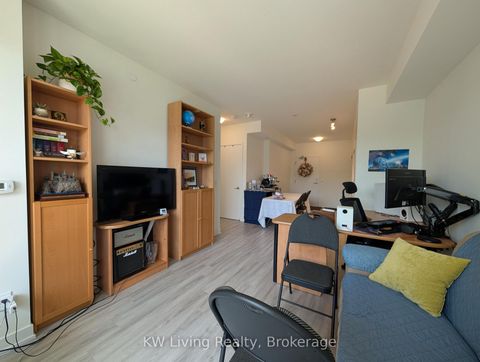 Photo 6 at 218 - 6 David Eyer Road, Rural Richmond Hill, Richmond Hill