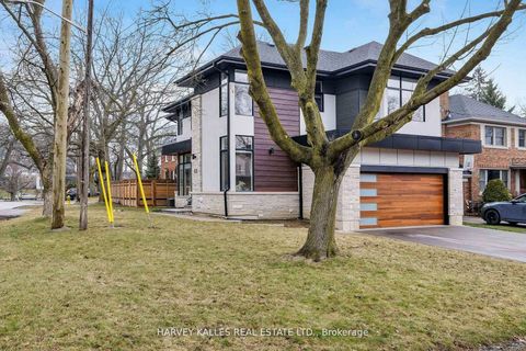 Photo 2 at 43 Ballacaine Drive, Queensway, Toronto