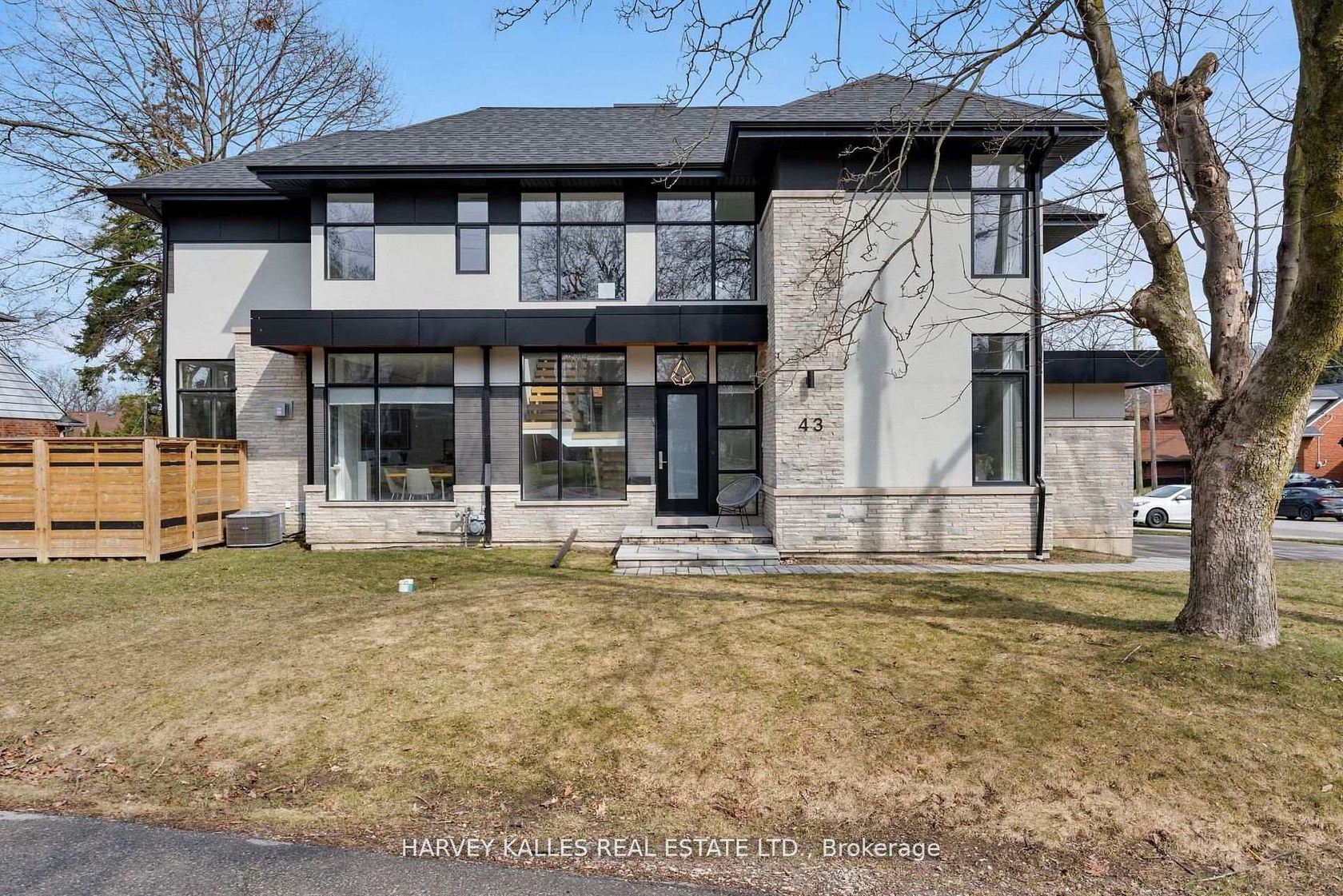 43 Ballacaine Drive, Queensway, Toronto photo number 2