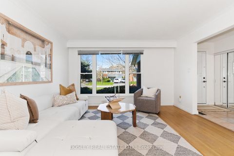 Photo 2 at 21 Bridlewood Boulevard, Sullivan, Toronto