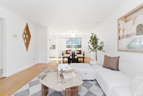 Photo 3 at 21 Bridlewood Boulevard, Sullivan, Toronto