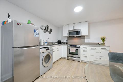 Photo 21 at 814 Coxwell Avenue, East York, Toronto