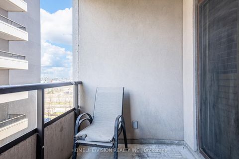 Photo 26 at 615 - 9255 Jane Street, Maple, Vaughan