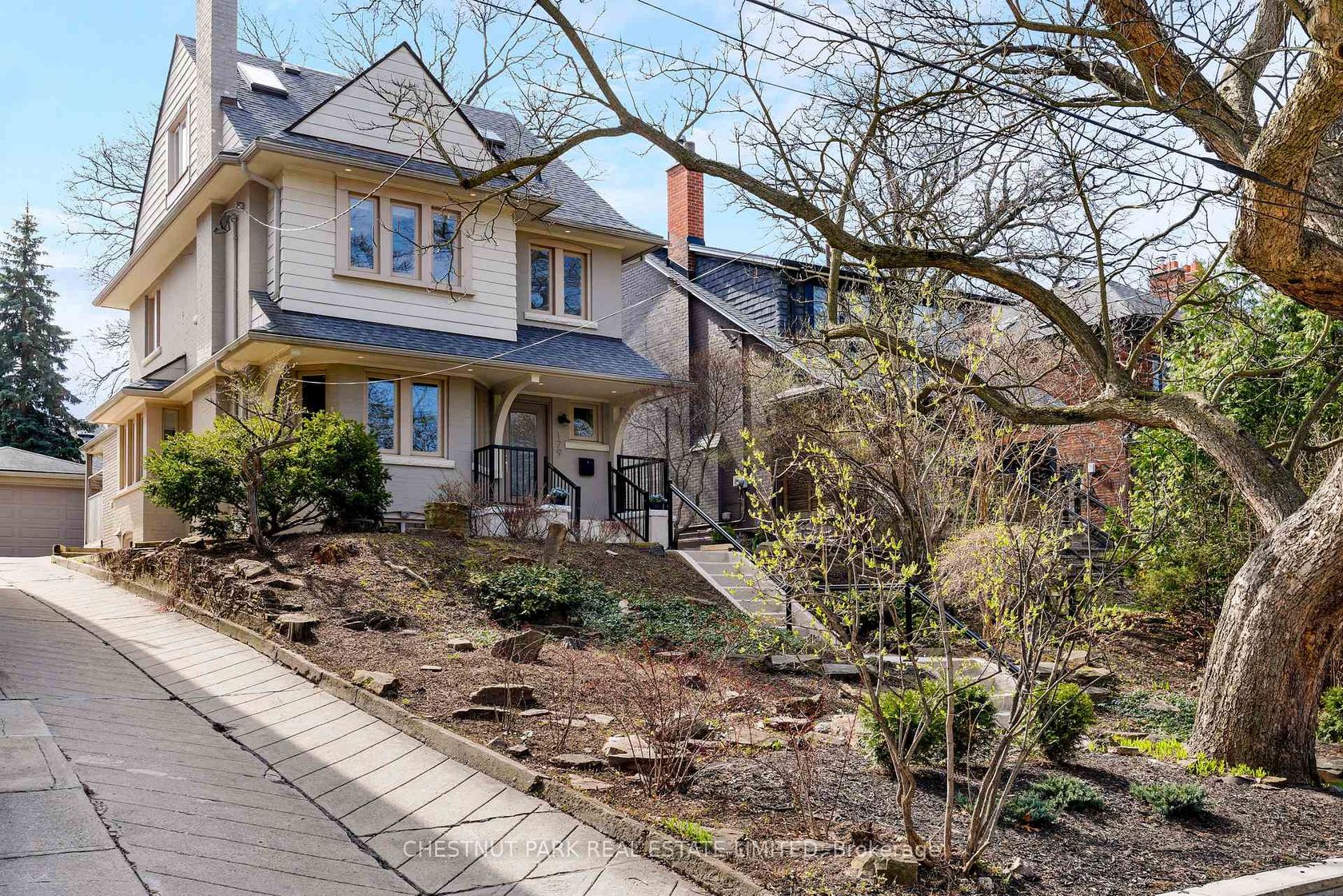 179 Glendonwynne Road, High Park North, Toronto photo number 2