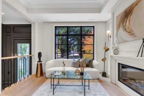 Photo 2 at 105 Rumsey Road, Leaside, Toronto