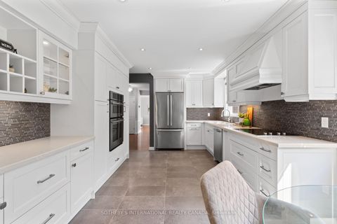 Photo 11 at 4 Welbrooke Place, City Centre West, Toronto