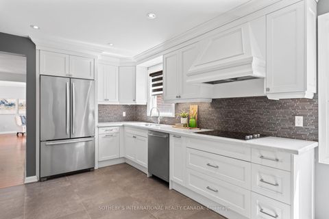 Photo 12 at 4 Welbrooke Place, City Centre West, Toronto