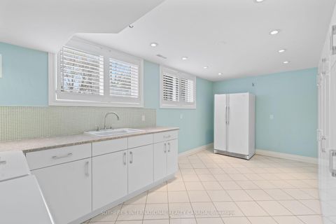 Photo 27 at 4 Welbrooke Place, City Centre West, Toronto